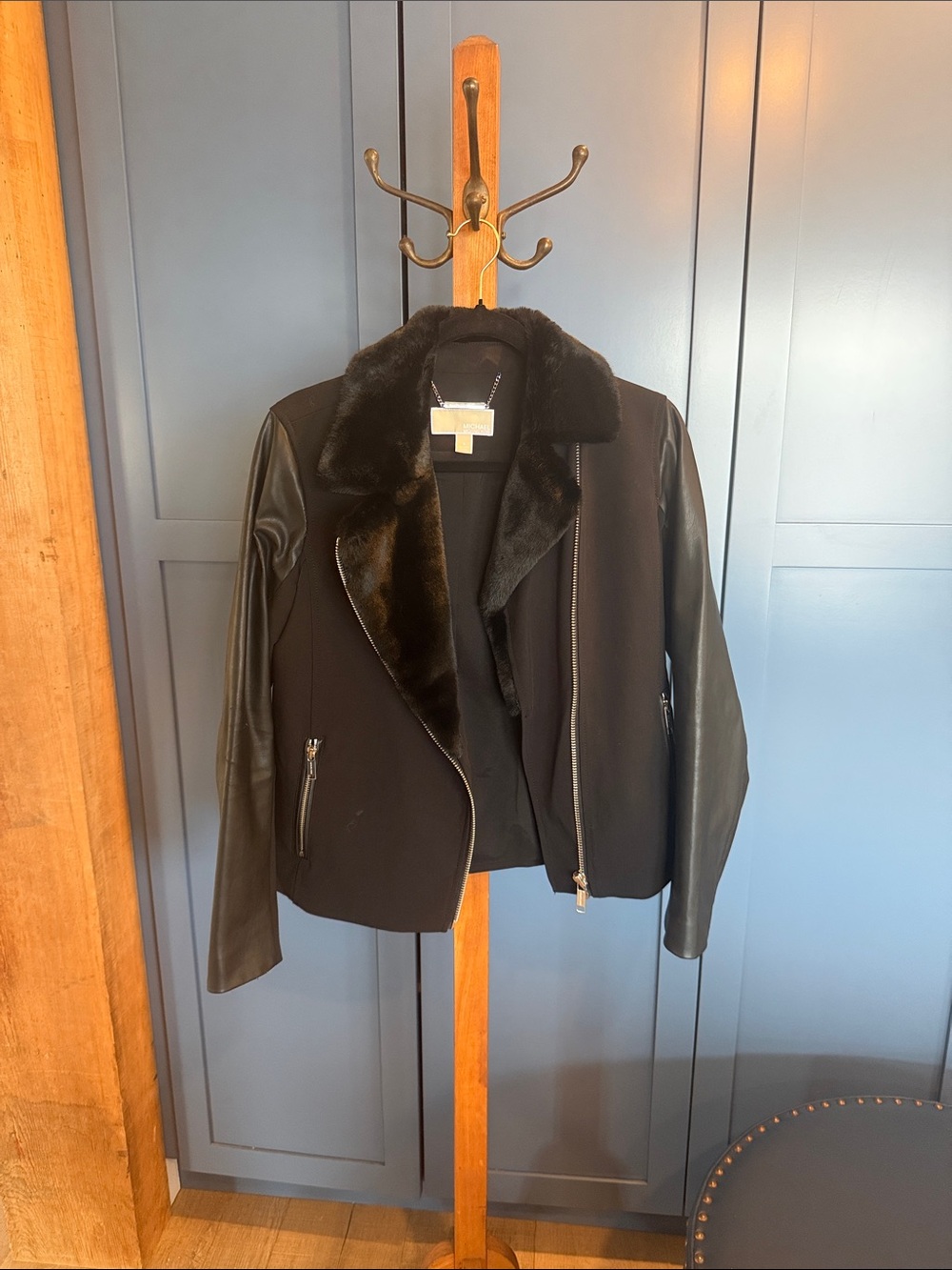 MICHAEL Michael Kors Black Faux Fur Collar Leather-Sleeve Moto Jacket